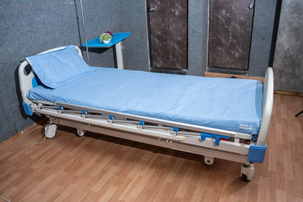Hospital Bed Sheets Wholesale: Reduce Linen Cost | Menoratex